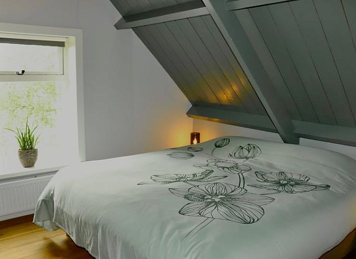 Stijlvolle woonkamer van Vakantiehuis in Zwolle, Salland, Overijssel, met moderne inrichting en comfortabele zithoek voor ultiem comfort.