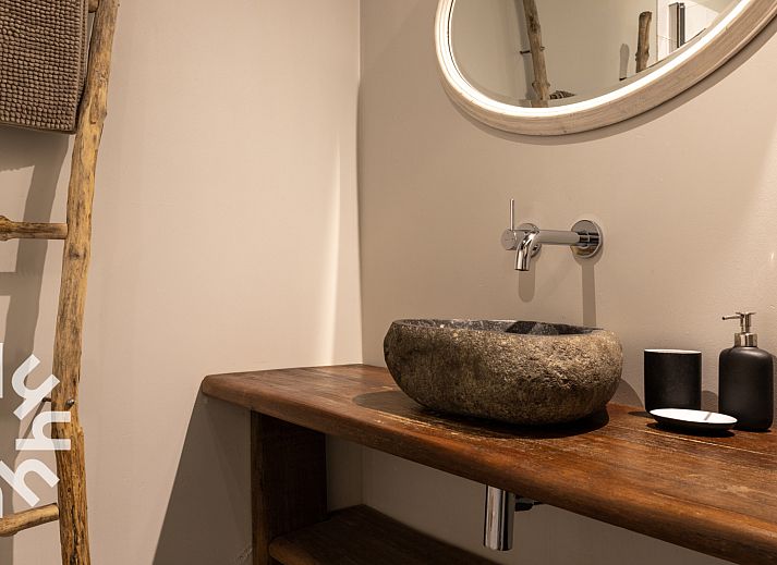 Groene tuin rondom OV528 vakantiehuis in Zwolle, perfecte plek voor ontspanning in Salland, Overijssel