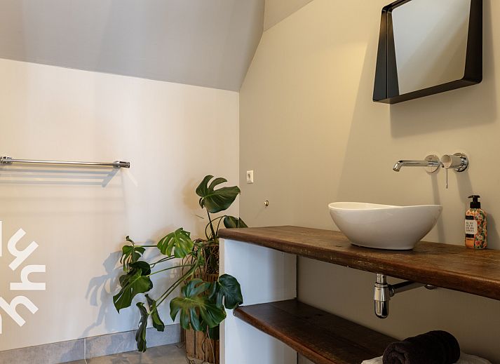 Entree van vakantiehuis OV529 in Zwolle, Salland, omgeven door groen in Overijssel.