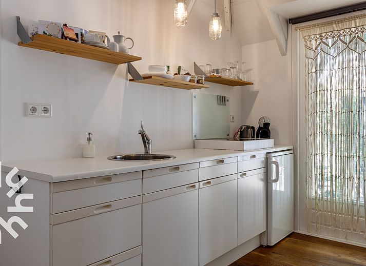 Stijlvolle badkamer van OV529 vakantiehuis in Zwolle, Salland, met moderne wastafel.