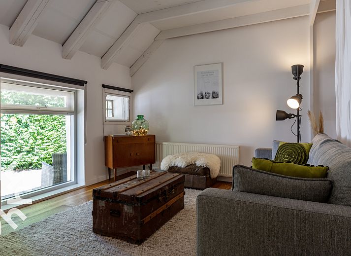 Stijlvolle badkamer van OV529 vakantiehuis in Zwolle, Salland, met moderne wastafel.