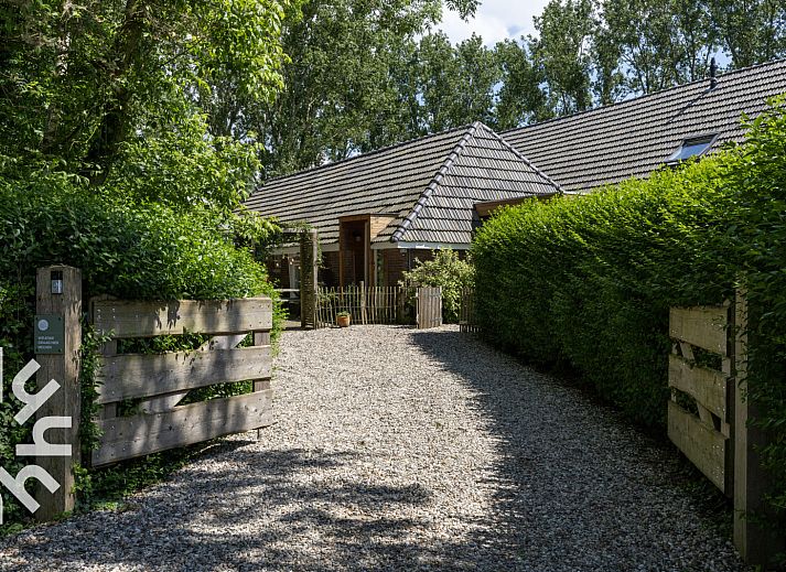 Luchtfoto van OV529 vakantiehuis in Zwolle, Salland, omgeven door uitgestrekte velden.