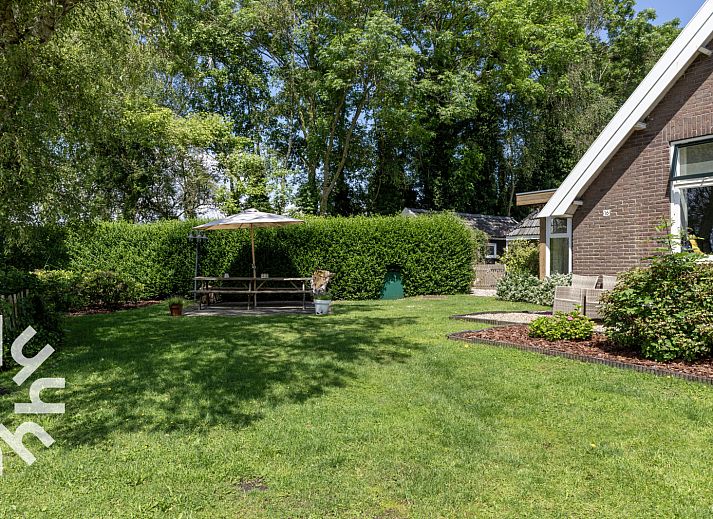 Indoor space of OV530 in Zwolle, Overijssel with wooden floors and modern furnishings.