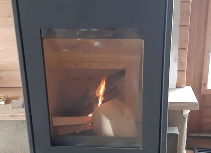 Side view of Cottage in Raalte with solar panels, located in Raalte, Salland.