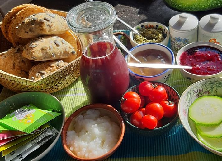 Comfortable sofa in Cottage in Raalte, vacation home in Raalte, Overijssel.