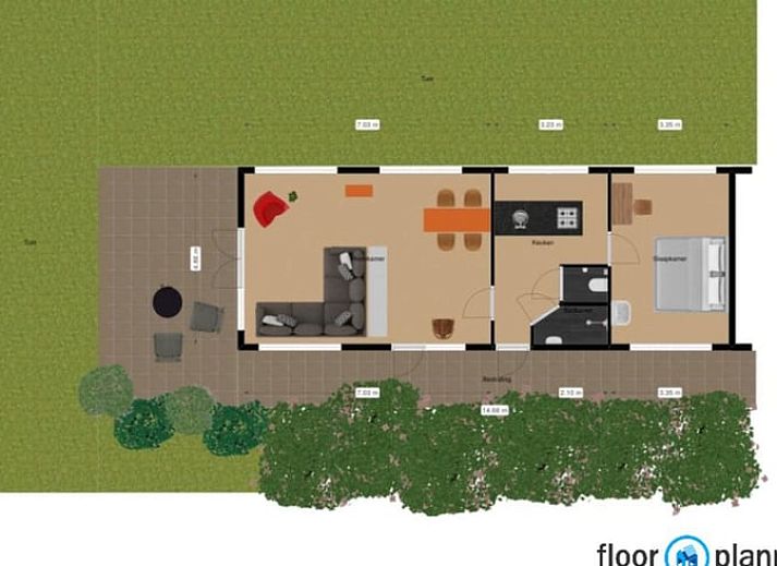 Stilvolles Esszimmer im Ferienhaus in Welsum mit modernen Pendelleuchten und Esstisch aus Holz.