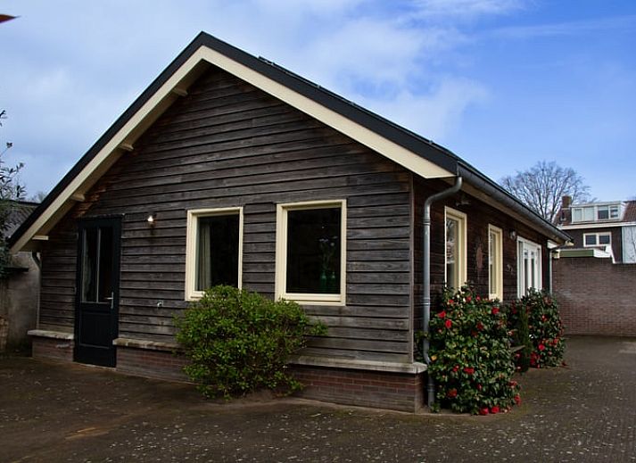 Vakantiehuisje in Deventer met zonnepanelen, gelegen in Salland, Overijssel, biedt een duurzame en rustieke accommodatie.