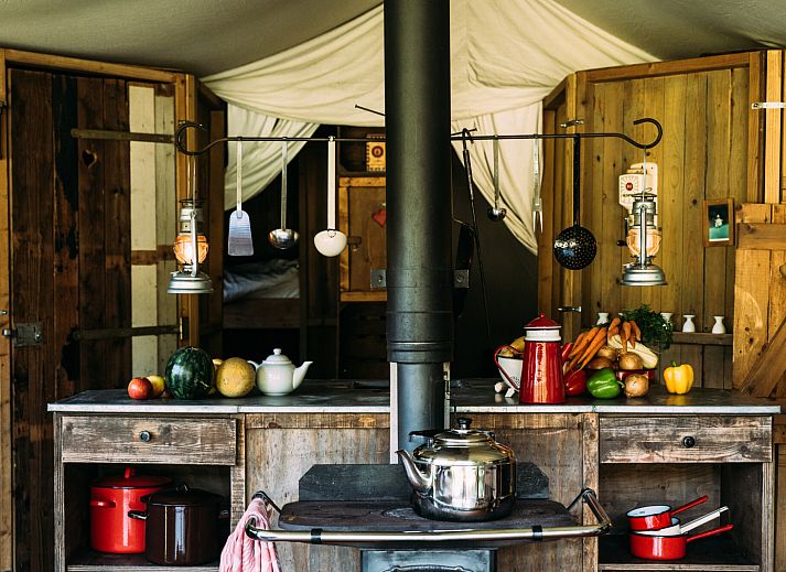 Guest house 531210 - Tent house Salland - Tenthuisje met warme privédouche bij de boer