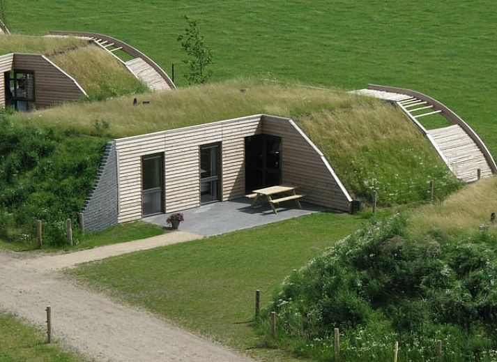 Lichte binnenruimte van Vakantiehuisje in Heeten met uitzicht op de natuur in Overijssel.