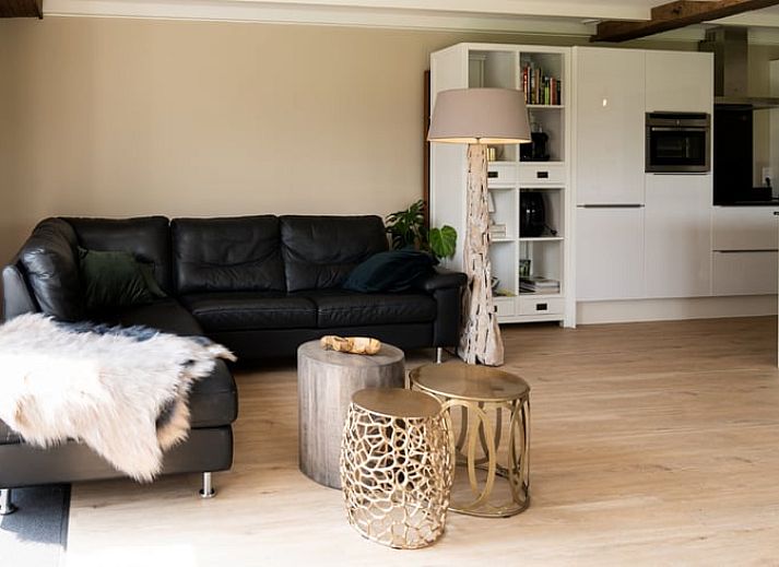 Ruim terras bij Huisje in Heeten, een vakantiewoning in het groene Salland, Overijssel.