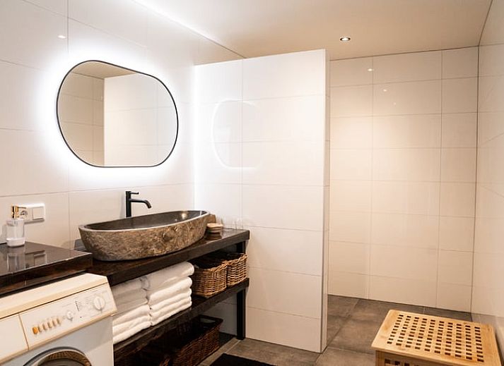 Buiten dineren met uitzicht bij Huisje in Heeten, een vakantiewoning in Heeten, Overijssel.