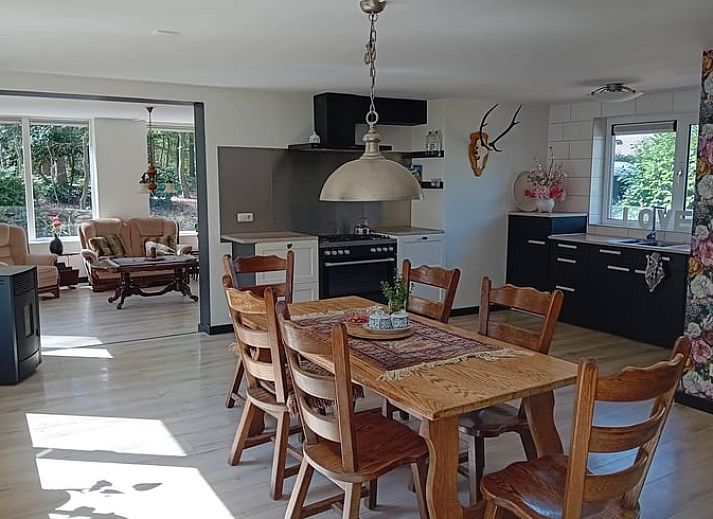 Terras bij Huisje in Heeten, sfeervol vakantiehuis in Salland, Overijssel.