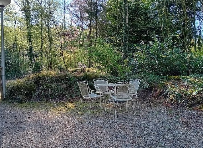 Trampoline in de tuin van Huisje in Heeten, kindvriendelijk vakantiehuis in Overijssel.