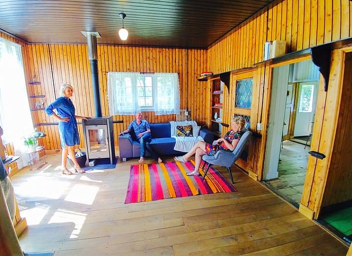 Huisje in Okkenbroek, vakantiehuis omringd door bloeiende natuur in Salland, Overijssel.
