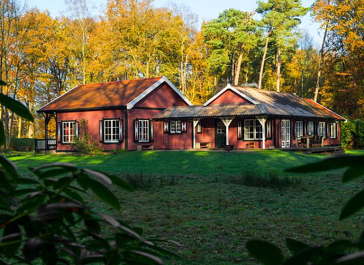 Vacation home in Okkenbroek, located in green Salland, Overijssel, with a spacious veranda and surrounded by nature.