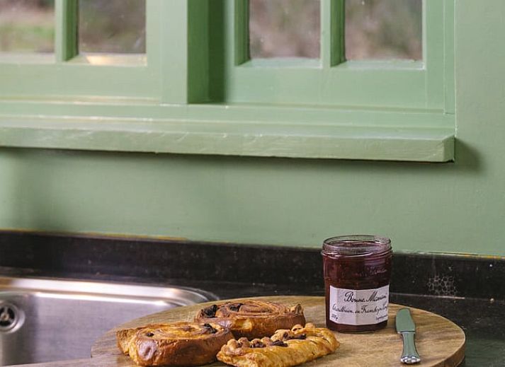 Summer table atmosphere at Holiday home in Okkenbroek, Salland, overlooking the green garden in beautiful Overijssel.