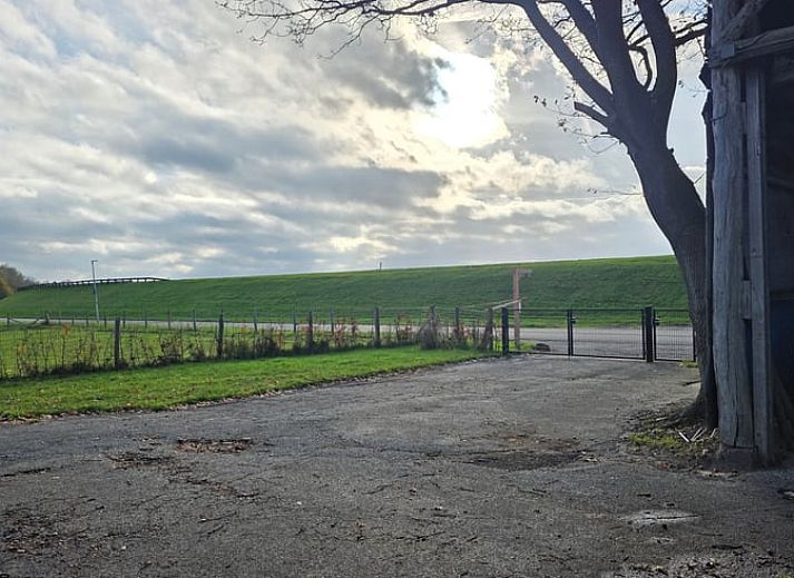 Gemuetlicher Innenraum im Ferienhaus in Olst, Salland, Overijssel mit Holzofen fuer eine warme Atmosphaere in diesem Ferienhaus.