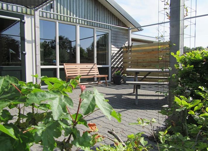 Eingang zum Ferienhaus in Olst, umgeben von viel Gruen in Salland, Overijssel.