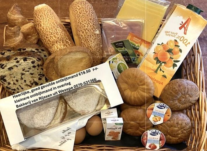 Huisje in Olst, vakantiehuis in Salland met bord 'Het Stenenkruis', Overijssel