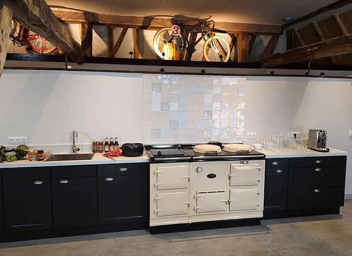 Modern kitchen in Holiday home in Nieuwleusen, Salland, with country decor in Overijssel.