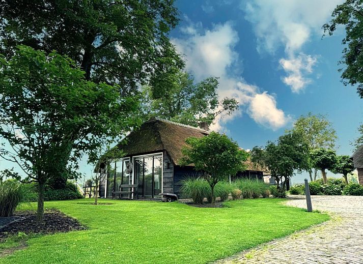 Heeresteeg vakantiehuis in Nieuwleusen, Overijssel met groene tuin en landelijke omgeving.