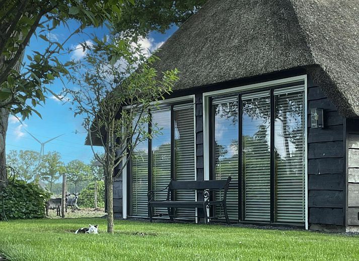 Heeresteeg vakantiehuis in Nieuwleusen, Overijssel met groene tuin en landelijke omgeving.
