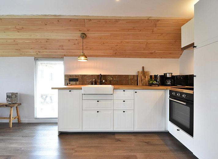 Stijlvolle binnenruimte van Heeresteeg in Nieuwleusen, vakantiehuis met modern interieur, Overijssel.