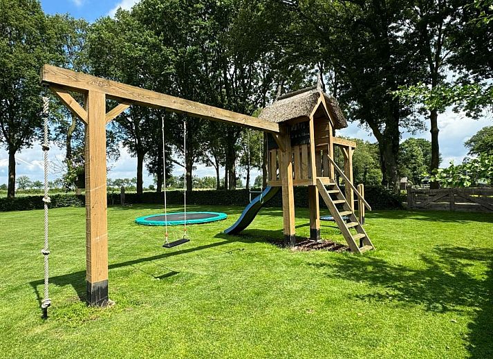 Stijlvolle binnenruimte van Heeresteeg in Nieuwleusen, vakantiehuis met modern interieur, Overijssel.