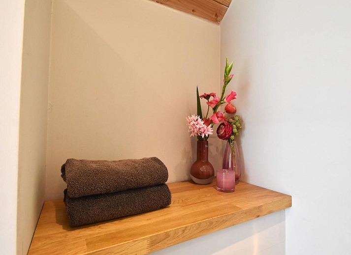 Gezellige slaapkamer in Heeresteeg vakantiehuis, Nieuwleusen, met warme inrichting, Overijssel.