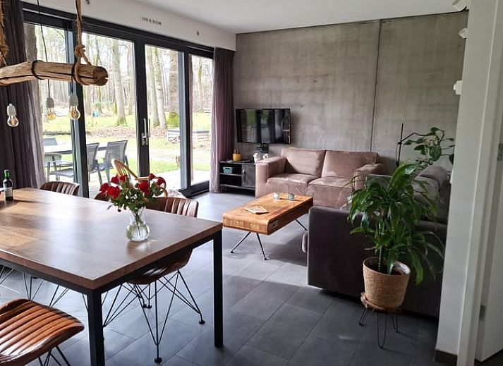 Cottage in Hellendoorn, a charming vacation home surrounded by green nature in Salland, Overijssel.