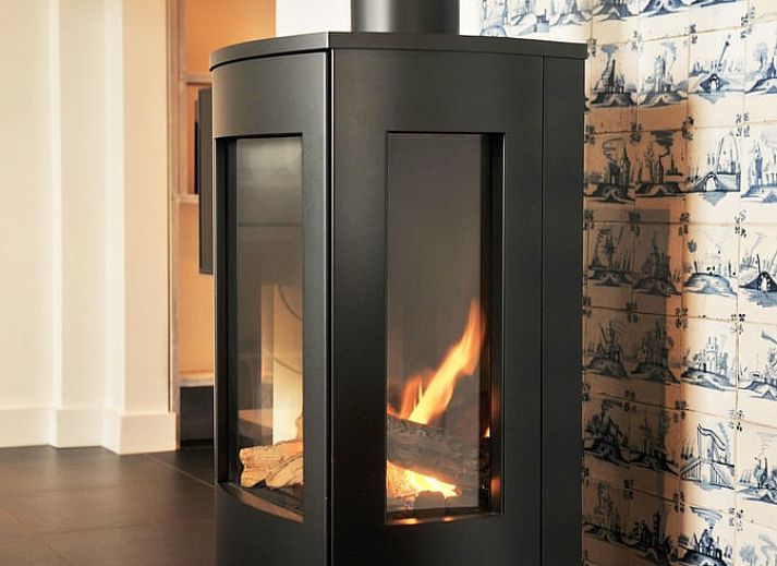 Geniessen Sie den gruenen Garten des Ferienhauses in Hellendoorn, ideal fuer Entspannung in Salland, Overijssel.