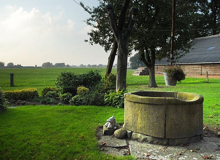 Stilvolles Wohnzimmer des Ferienhauses in Hellendoorn mit modernen Annehmlichkeiten in Salland, Overijssel.