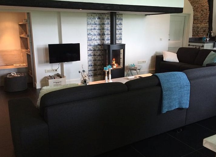 Stilvolles Wohnzimmer des Ferienhauses in Hellendoorn mit modernen Annehmlichkeiten in Salland, Overijssel.