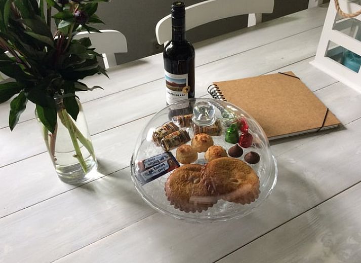 Stilvolles Wohnzimmer des Ferienhauses in Hellendoorn mit modernen Annehmlichkeiten in Salland, Overijssel.