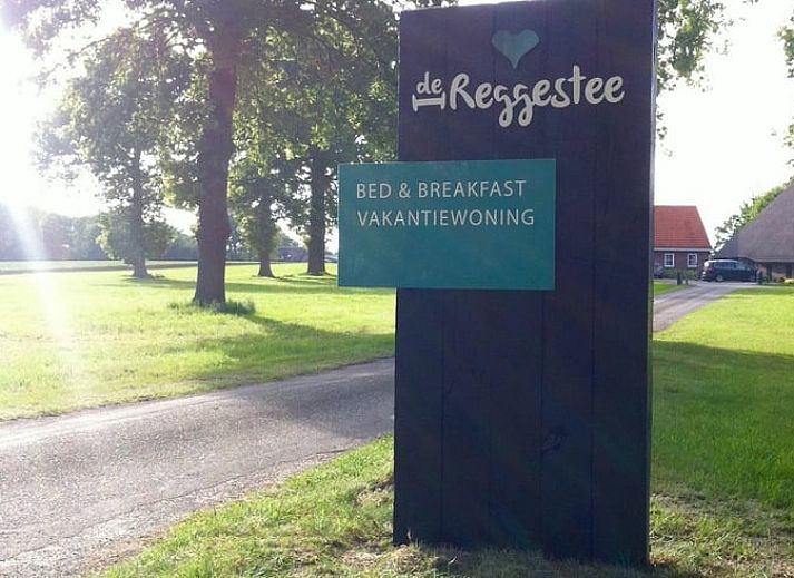 Charmantes Aeusseres des Ferienhauses in Hellendoorn, gelegen im malerischen Salland, Overijssel.