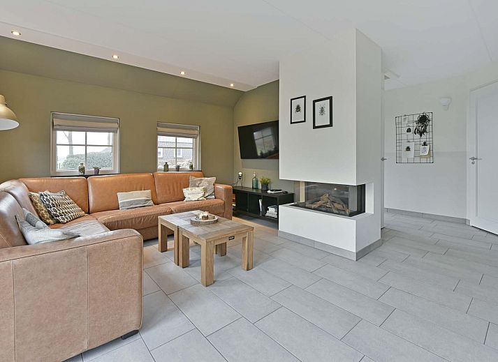 Freistehendes Haus in Hellendoorn, ein charmantes Ferienhaus in Salland, Overijssel, umgeben von lndlicher Natur und einer einladenden Terrasse.