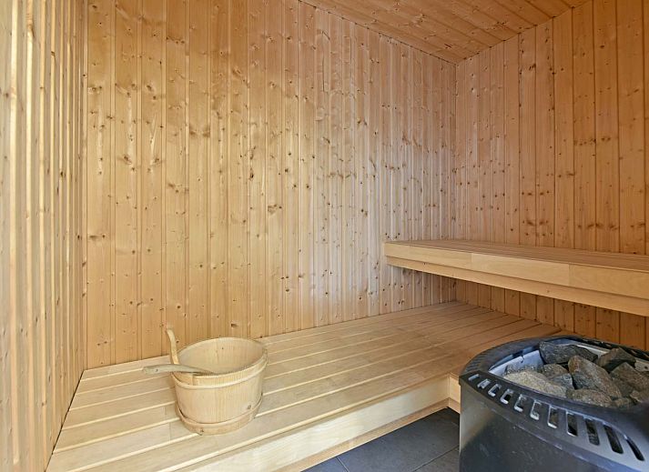 Genieen Sie die Terrasse des freistehenden Hauses in Hellendoorn, ein Ferienhaus im grnen Salland, Overijssel.