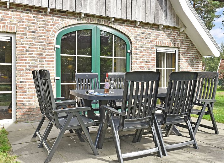 Stylish sitting area in Landgoed De Hellendoornse Berg vacation home, Haarle, Overijssel.