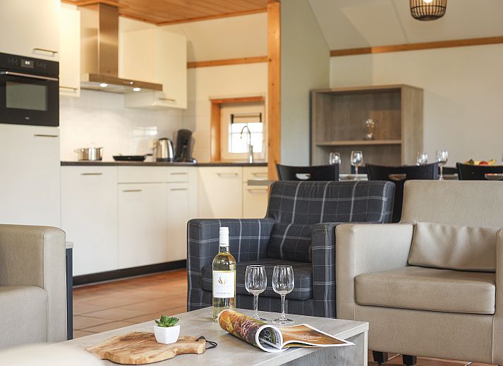 Open kitchen and dining area in Landgoed De Hellendoornse Berg bungalow, Haarle, Overijssel.