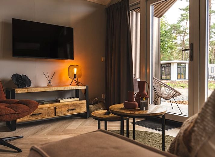 Geniessen Sie luxurioese Entspannung in einem Ferienhaus in Haarle, Hellendoorn, mit einem privaten Whirlpool in der schoenen Landschaft von Salland, Overijssel.