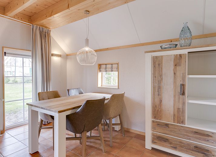 Landgoed De Hellendoornse Berg 4-persoons bungalow Notar in Haarle, Overijssel met ruime tuin en terras.