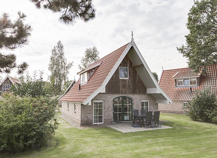 Landgoed De Hellendoornse Berg 4-persoons bungalow Notar in Haarle, Overijssel met ruime tuin en terras.