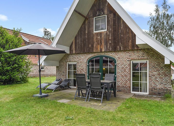 Gemuetliches Wohnzimmer in Landgoed De Hellendoornse Berg, 4-Personen-Bungalow Notar, Haarle, Overijssel.