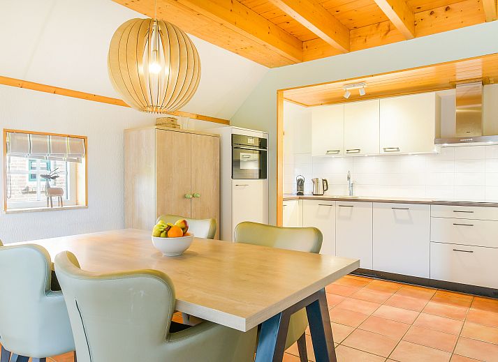 Aussenansicht von Landgoed De Hellendoornse Berg Bungalow Notar mit Garten in Haarle, Salland, Overijssel.