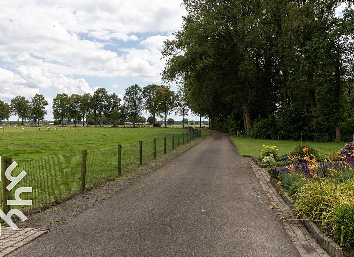 Voorzijde van vakantiehuis OV218 in Haarle, Hellendoorn, gelegen in het rustige Salland, Overijssel.