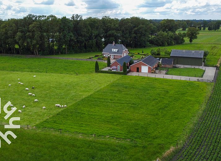 Voorzijde van vakantiehuis OV218 in Haarle, Hellendoorn, gelegen in het rustige Salland, Overijssel.