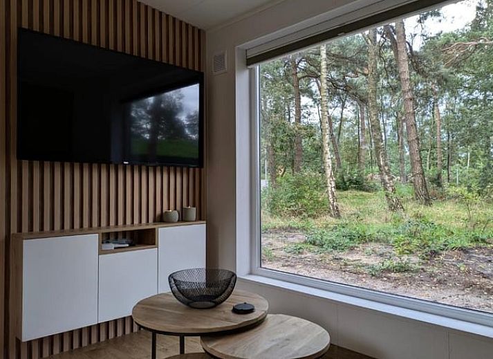 Verlichte entree van Vakantiehuisje in Haarle, gelegen in de bosrijke omgeving van Hellendoorn, Salland, Overijssel.