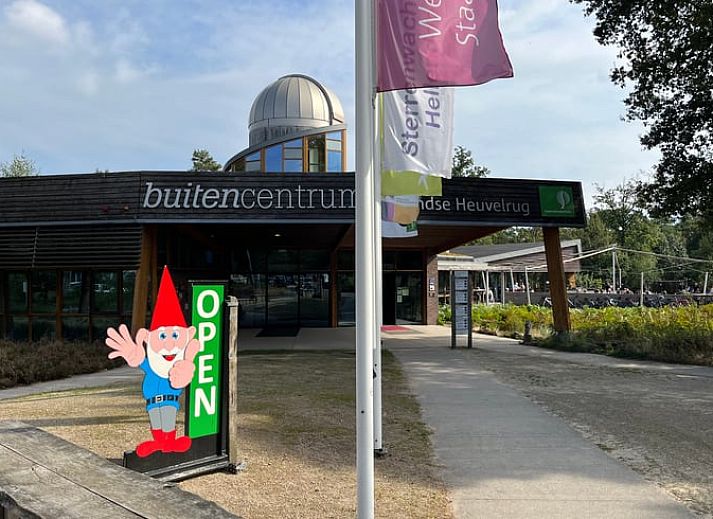Moderne badkamer in Vakantiehuisje in Haarle, perfect voor een ontspannen verblijf in Hellendoorn.