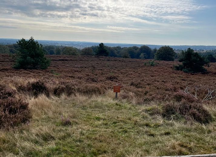 Moderne badkamer in Vakantiehuisje in Haarle, perfect voor een ontspannen verblijf in Hellendoorn.