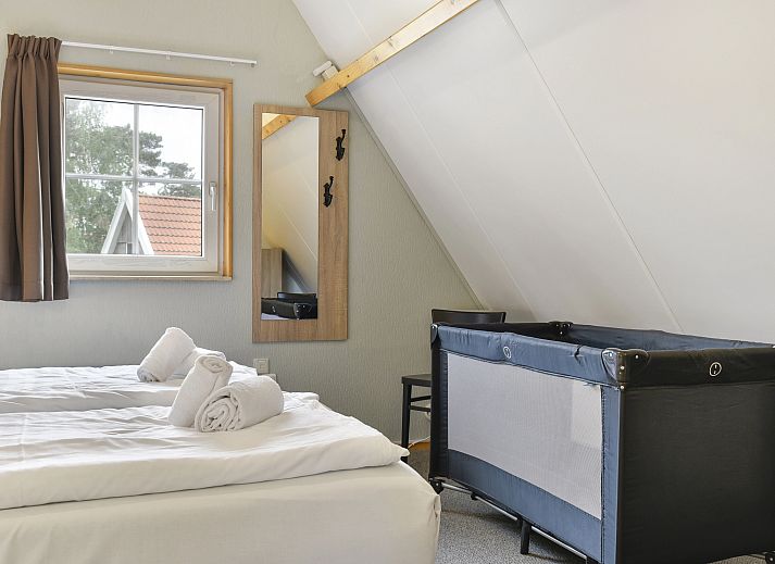 Landgoed De Hellendoornse Berg 6-persoons bungalow in Haarle, omgeven door groen in Salland, Overijssel.